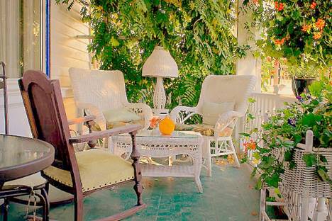 front porch of the Vienna Restaurant and Historic Inn 